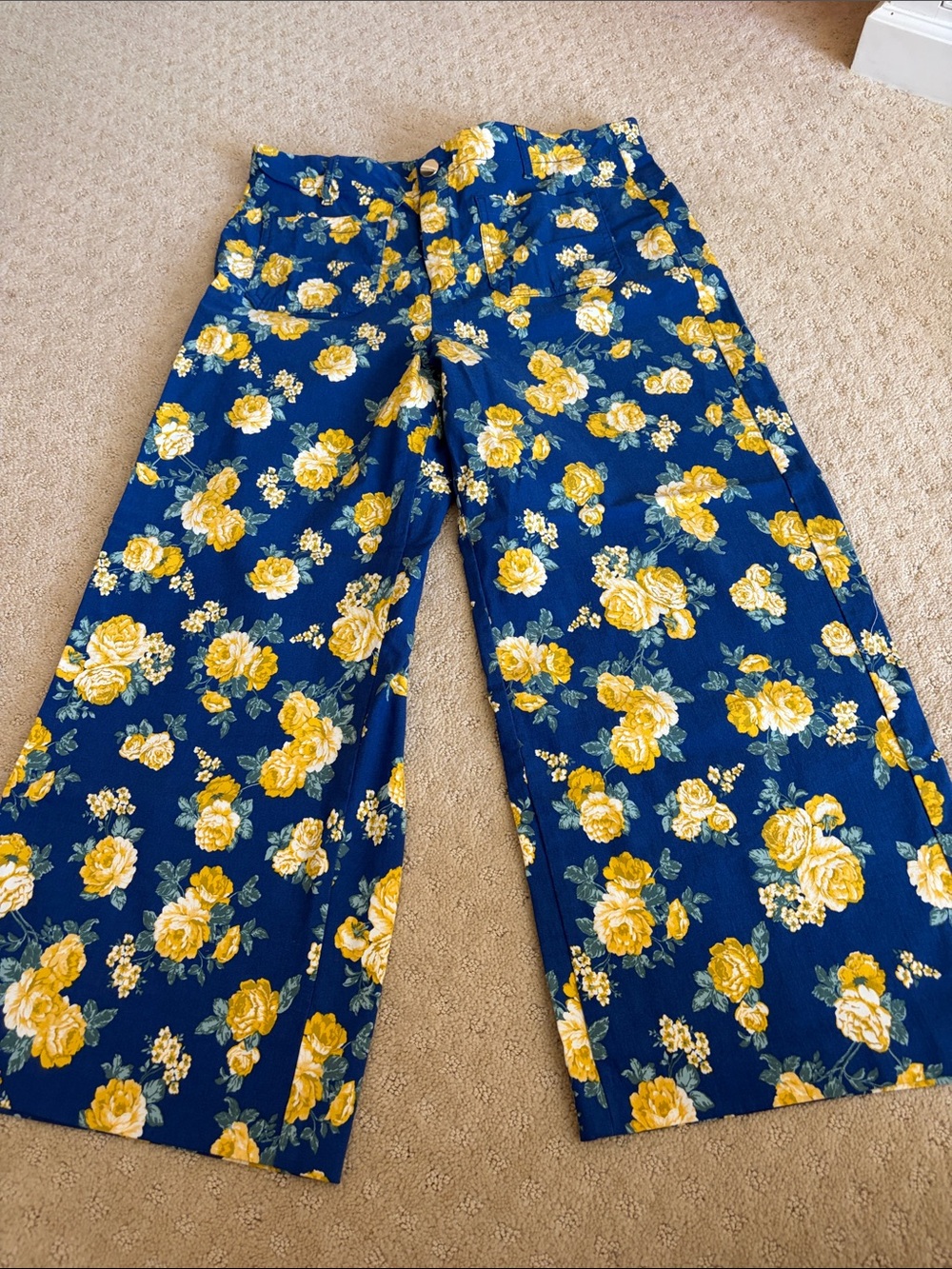 Jules & Leopold Navy Wide-Leg Floral Cropped Pants with Yellow Roses
